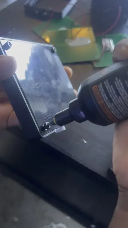 Screwing the light together